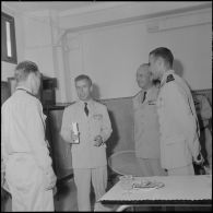 Cocktail organisé pour une exposition de peinture à la base aérienne 210 (BA 210).