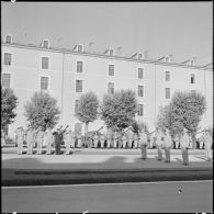 Cérémonie funèbre à l'occasion du départ de la légion étrangère de Sidi-bel-Abbès.
