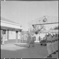 Cérémonie funèbre à l'occasion du départ de la légion étrangère de Sidi-bel-Abbès.