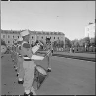 La musique pendant la cérémonie funèbre à l'occasion du départ de la légion étrangère de Sidi-bel-Abbès.