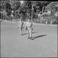 Le général Lemasson et le lieutenant-colonel Delmas lors de la prise d'armes de la 9e compagnie de zouaves avant sa dissolution à Zeralda.
