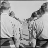 Prise d'armes de la 9e compagnie de zouaves avant sa dissolution à Zeralda.