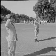Le général Lemasson et le lieutenant-colonel Delmas lors de la prise d'armes de la 9e compagnie de zouaves avant sa dissolution à Zeralda.