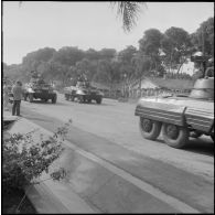 Défilé motorisé lors de la prise de commandement du 152e régiment d'infanterie (RI) à Zeralda.