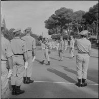 Revue des troupes lors de la prise de commandement du 152e régiment d'infanterie (RI) à Zeralda.