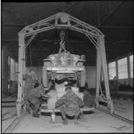 Conditionnement d'une jeep au groupe de livraison Air n°2 (GLA n°2).