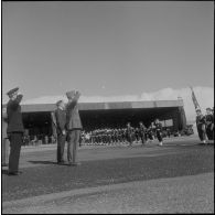 Prise d'armes interarmées à l'occasion du 11 Novembre 1962.