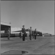 Prise d'armes interarmées à l'occasion du 11 Novembre 1962.