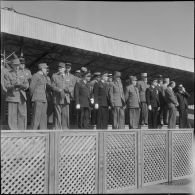 Les autorités dans la tribune pendant la prise d'armes interarmées à l'occasion du 11 Novembre 1962.