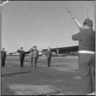 Prise d'armes interarmées à l'occasion du 11 Novembre 1962.