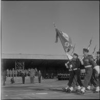 Défilé du 12e bataillon d'infanterie (BI) pendant la prise d'armes interarmées à l'occasion du 11 Novembre 1962.