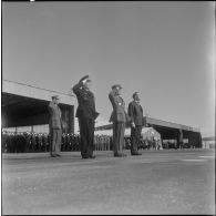 Prise d'armes interarmées à l'occasion du 11 Novembre 1962.