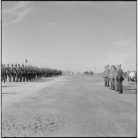 Les autorités assistent au défilé lors de la prise d'armes à l'occasion de la dissolution du Centre d'instruction du service du matériel n° 3 (CISM n°3).