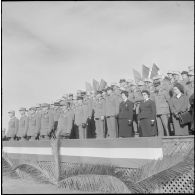 Les autorités dans la tribune lors de la prise d'armes à l'occasion de la dissolution du Centre d'instruction du service du matériel n° 3 (CISM n°3).
