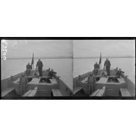 Brest, dans la rade abri, chaloupe américaine à moteur. [légende d'origine]