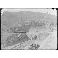 Narès. Casemate bâchée de la batterie de 16 de marine. [légende d'origine]
