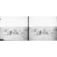 715. Sénégalaises font la cuisine dans un ravin. [légende d'origine]