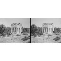 906. La tour dans le jardin de Madame Mestre. [légende d'origine]