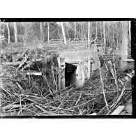 Un abri bétonné à Crépy-en-Laonnois. [légende d'origine]