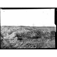 Le camouflage du matériel à Crépy-en-Laonnois. [légende d'origine]