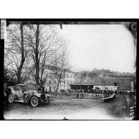 Ecole d'Automobiles de Sainte-Mesme près Dourdan. Le personnel. [légende d'origine]