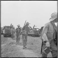 Déploiement des chenillettes M29C Weasel du 1er régiment étranger d'infanterie en renfort des troupes d'infanterie franco-vietnamiennes au cours de l'opération Jeanne d'Arc.
