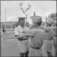 Ecole du soldat avec arme au camp d'instruction de l'Armée nationale vietnamienne n°2 de Soctrang. [description provisoire]