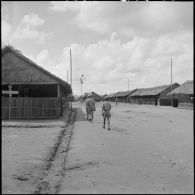 Entrée du camp d'instruction de l'Armée nationale vietnamienne n°2 de Soctrang. [description provisoire]