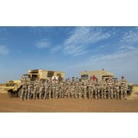 Portrait de groupe de l'équipe médicale du Rôle 2 de Gao, au Mali.