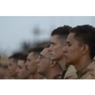 Rassemblement de soldats pour la cérémonie de Camerone à Ménaka, au Mali.