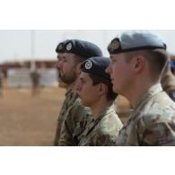 Rassemblement des soldats britanniques pour une cérémonie à Gao, au Mali.