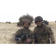 Portrait de l'officier image Maxime et du photographe Simon de l'ECPAD au Niger.