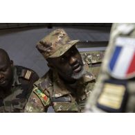 Portrait d'un officier de la délégation malienne à Ménaka, au Mali.