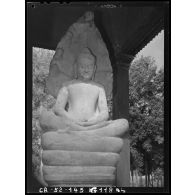 Sanctuaire de Bouddha près du temple Bayon.