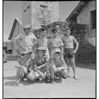 Militaires français au poste de Binh Luong Dong dans le secteur de My Tho.