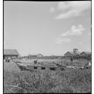 Bateau de transport à proximité du poste militaire de Binh Luong Dong, dans le secteur de My Tho.