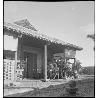 Militaires de l'armée française au poste de Tran Binh Dien, dans le secteur de My Tho.