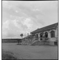 Militaires français au repos, au poste militaire de Cho Ong Van dans le secteur de My Tho.