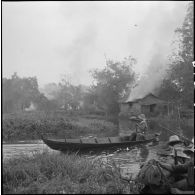 Destruction des cantonnements du bataillon vietminh TD 309 sur le canal 12 au cours de l'opération Tourbillon VII. [description provisoire]