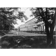 Hanoï. Citadelle. Casernes du 9e rég[imen]t d'inf[ante]rie coloniale. [légende d'origine]