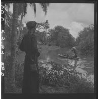 Cours d'eau du sous-secteur de Can Tho sous la surveillance d'une sentinelle du 13e bataillon vietnamien. [description provisoire]