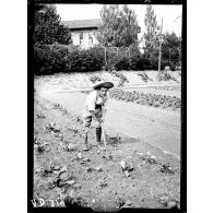 La Maison Blanche. Rééducation des mutilés. Le jardinage. [légende d'origine]
