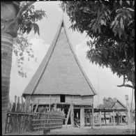 Maison communale d'un village Bahnar à Kon Tum.