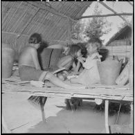 Regards dans des cases montagnardes.