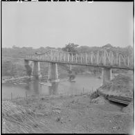 Le pont de la Sre Pok, près de Ban Me Thuot, sur la route de Saïgon.