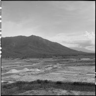Vue générale des salines de Hon Khoi.