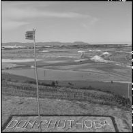 Vue sur les salines de Hon Khoi depuis le poste de Don Phu Thoba.