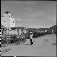 Poste de Don Phu Thoba. Une des tours de défense des salines de Hon Khoi.