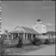 Poste de Don Phu Thoba. Une des tours de défense des salines de Hon Khoi.