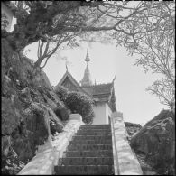 Accès à la pagode de Phou Si.